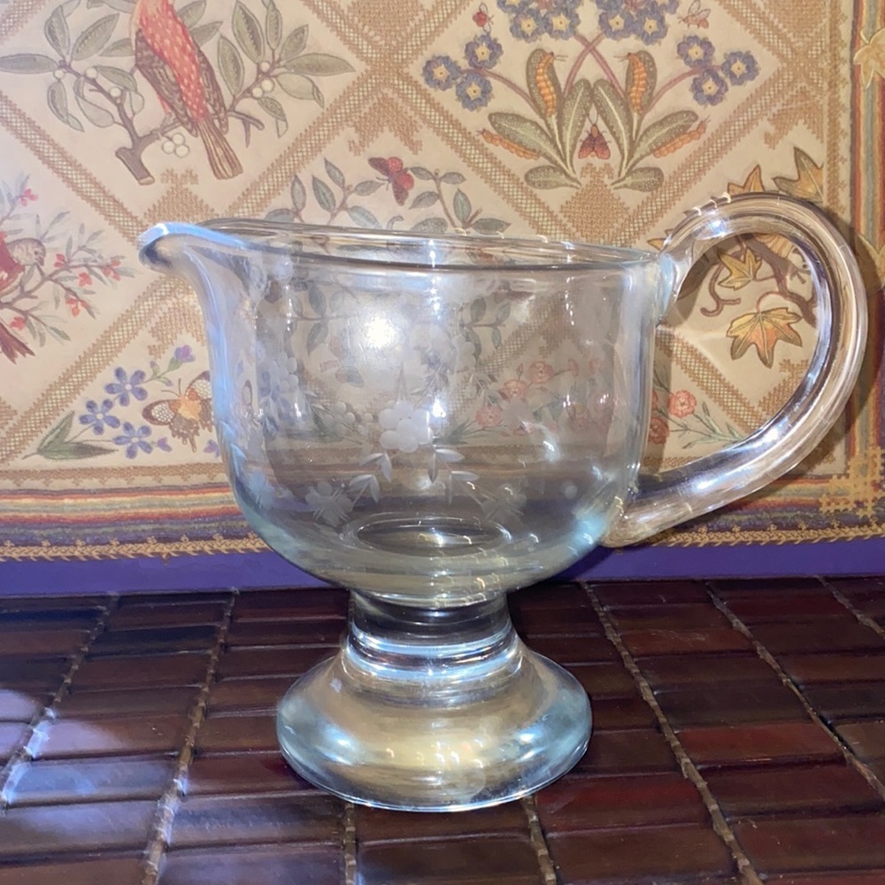 Crystal gravy cup